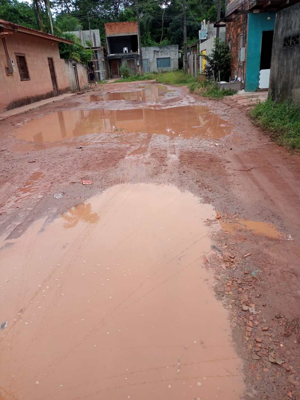 PROMESSA DE CAMPANHA NÃO CUMPRIDA: moradores do Bairro Fonte Nova denunciam situação precária da Travessa&nbsp;Maracanã.