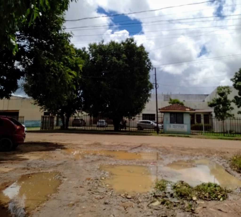 RUAS ESQUECIDAS PELA GESTÃO DO PREFEITO BALA ROCHA: moradores da Tv Pereira de Abreu e Tv C. Martel reivindicam por&nbsp;melhorias