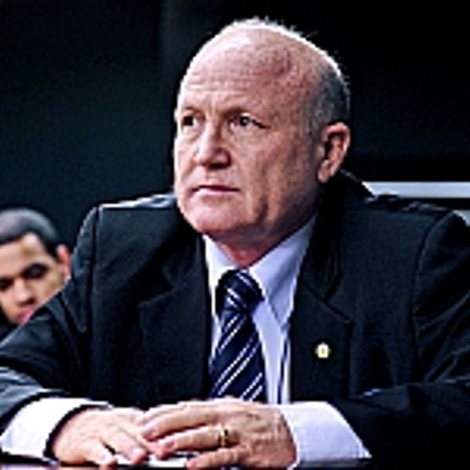 RETROSPECTIVA DO ATRASO:População de Santana se decepciona com a gestão de Bala Rocha, conhecido como prefeito do&nbsp;atraso