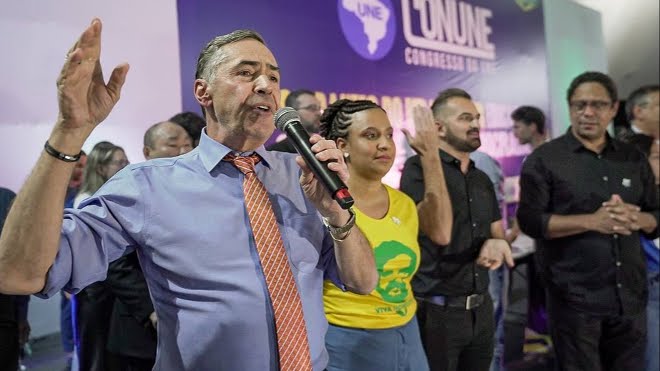Possibilidade de impeachment de Barroso é debatida após declaração controversa no evento da&nbsp;UNE